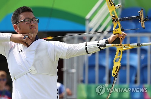 [리우올림픽] 빗나간 화살에 고개 떨군 양궁 남자 세계1위 김우진