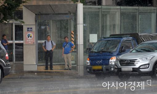 [포토]'우산이 없는데…'