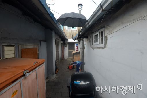 [포토]독특한 우산 말리기