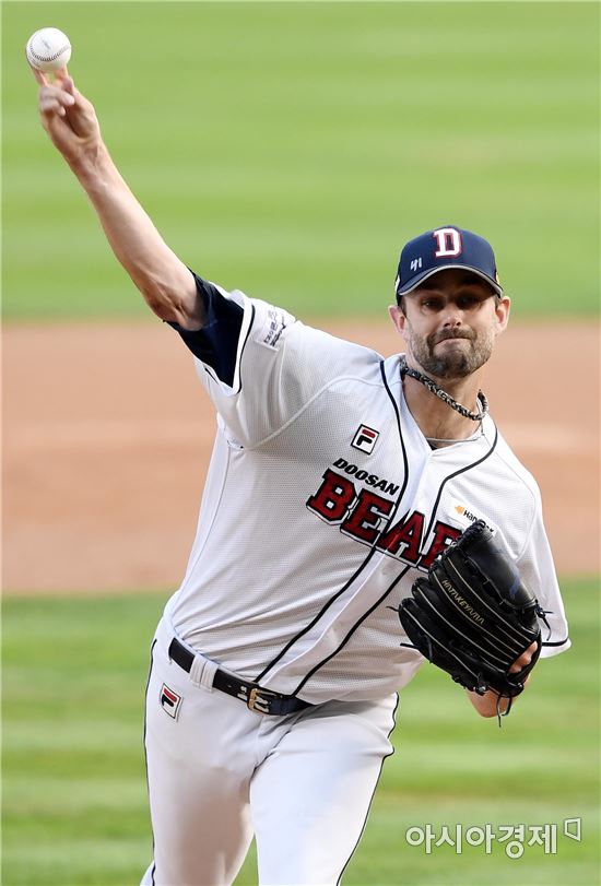 [포토]역투하는 두산 선발 니퍼트