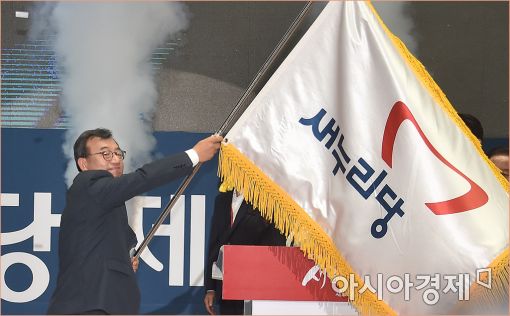이정현 새누리당 신임 대표, 오늘(10일) 현충원 참배로 공식일정 시작