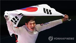 올림픽 우승 직후 태극기 세리머니를 하는 박상영. 사진=연합뉴스
