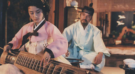 1986년 개봉한 배창호감독 영화 '황진이'의 장미희(왼쪽).