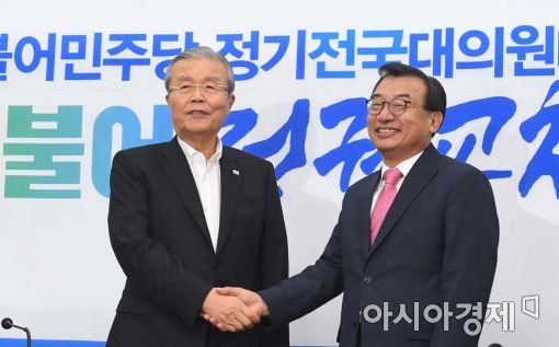 이정현 새누리당 대표(오른쪽)와 김종인 더민주 비대위 대표