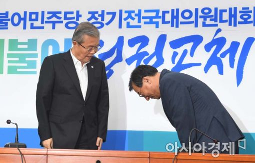 [포토]이정현 새누리당 대표 '잘 부탁드립니다' 