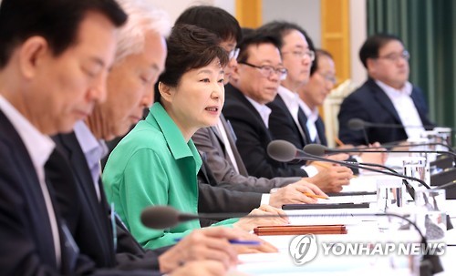 박근혜 대통령이 10일 오전 청와대에서 열린 제2차 과학기술전략회의에서 인사말을 하고 있다. / 사진=연합뉴스