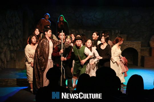 ▲ ‘2016 H-스타 페스티벌’이 오는 17일부터 28일까지 대학로 일대에서 열린다. 사진은 한국예술원이 선보이는 뮤지컬 '맨 오브 라만차' 공연 장면.(뉴스컬처) © 사진=H-스타 페스티벌