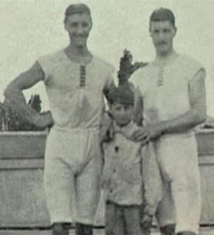 1900년 파리 올림픽의 '미스테리 소년'(가운데) 사진=위키피디아 캡처