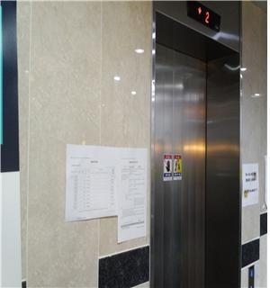 창원 엘리베이터 사고, 문 열려 탑승하다 추락…1명 사망 1명 부상