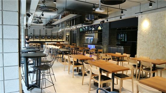 교촌치킨, 120석 대규모 여의도점 오픈