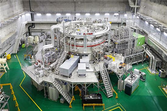 ▲핵융합 연구에 활용되는 KSTAR 같은 거대 연구시설에서 파생되는 기술로 유해가스를 제거할 수 있다.[사진제공=핵융합연구소]