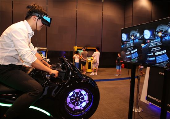 현대百, '쇼캉스족' 겨냥 VR 체험 전시전 진행