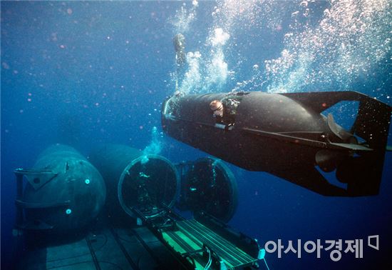 진해군항서 잠수정 폭발…3명 사상ㆍ1명 실종(2보)