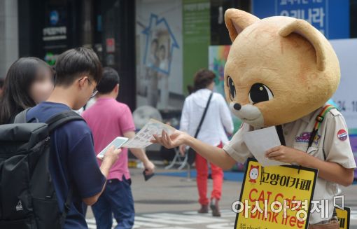 [포토]말복에도 계속되는 인형탈 아르바이트