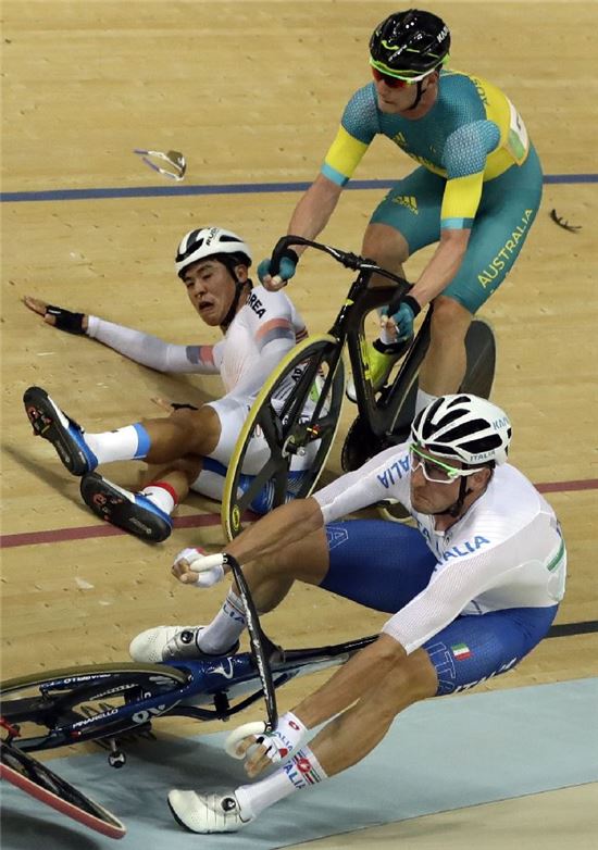 [포토] 충돌이 앗아간 '사이클 기대주' 박상훈의 꿈