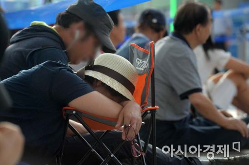 [포토]추석 기차표 예매에 지친 시민들 