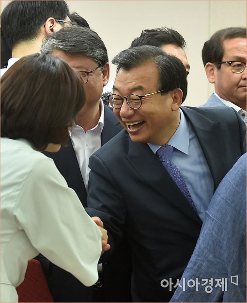 [포토]중진의원 만나는 이정현 대표