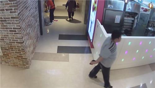 백화점·할인마트 화장실서 "물기 때문에 넘어졌어요" 민원넣어 보험금 타내