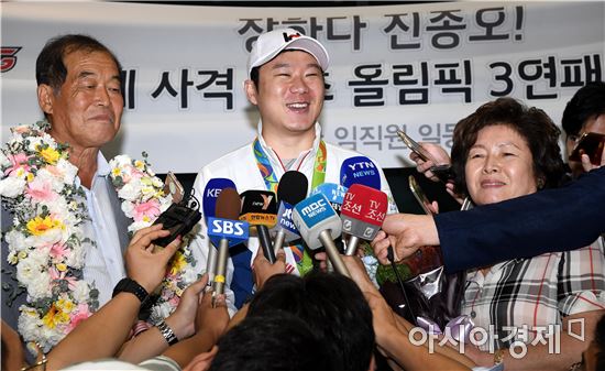 [포토]진종오, '올림픽 3연패, 너무 기뻐요'