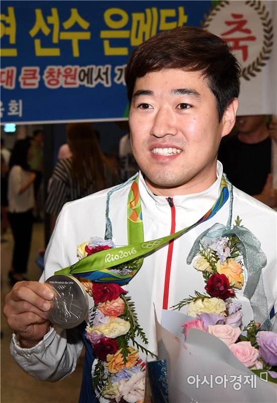 [포토]김종현, '자랑스러운 은메달이에요'