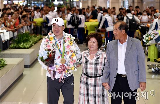 [포토]진종오, '올림픽 3연패 이루고 금의환향'