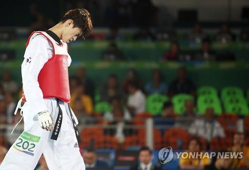 한국 김태훈이 태국 타윈 한프랍을 상대로 패한 뒤 아쉬워하고 있다. / 사진제공=연합뉴스