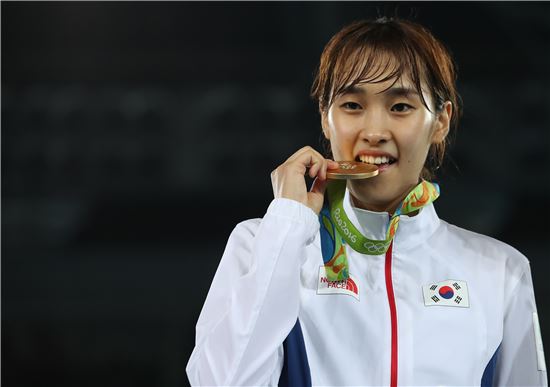[리우올림픽]'악바리' 태권소녀 "버텼다, 그리고 이겼다"