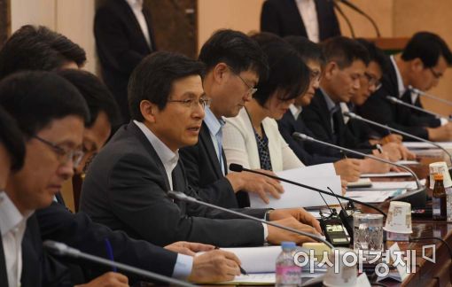 [포토]합동규제개혁점검회의 참석한 황교안 총리 