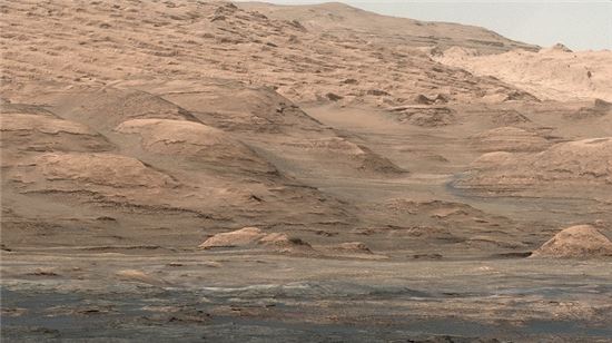 ▲큐리오시티가 촬영한 화성의 '마운트 샤프' 지역.[사진제공=NASA]