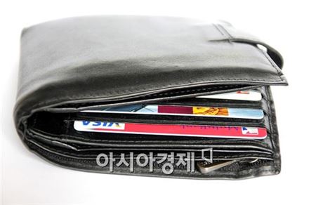'꽉 닫힌 지갑' 가계 소비성향 역대최저..소득분배도 악화