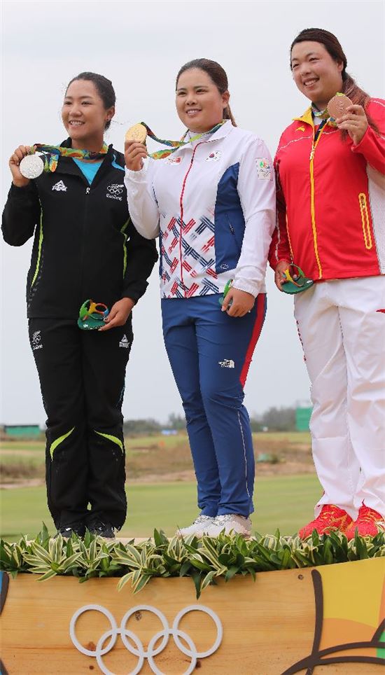 [포토] 금메달 기념촬영하는 박인비