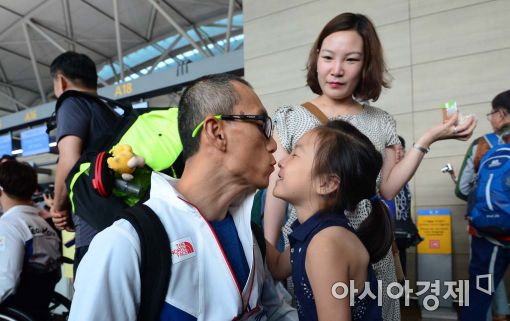 [포토]응원의 뽀뽀 