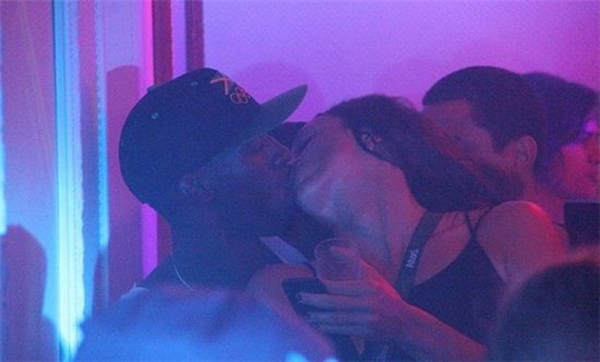 우사인 볼트, 또 바람?…브라질 클럽서 제3의 여성과 진한 키스