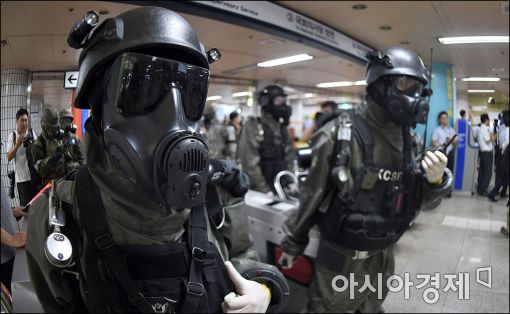 [포토]지하철 폭발물 해체 훈련
