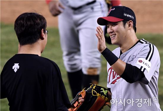 [포토]양석환, '연타속 홈런으로 승리 이끌었어요'