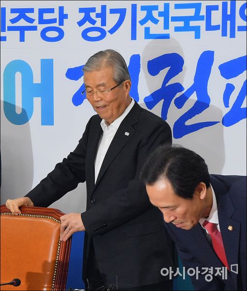[포토]마지막 회의 참석하는 김종인 대표