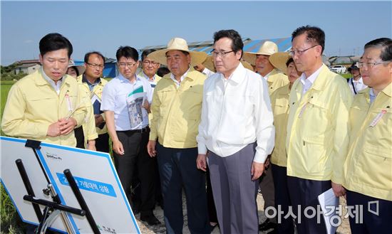 이낙연 전남도지사, 해남 해수 유입·가뭄 피해지 살펴