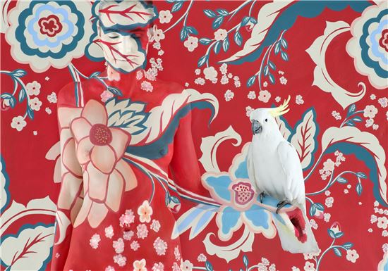 브릴랜드의 노랑머리 앵무새 Wallpaper Vreeland's Cockatoo_Pigment Print, 104x140cm, 2014