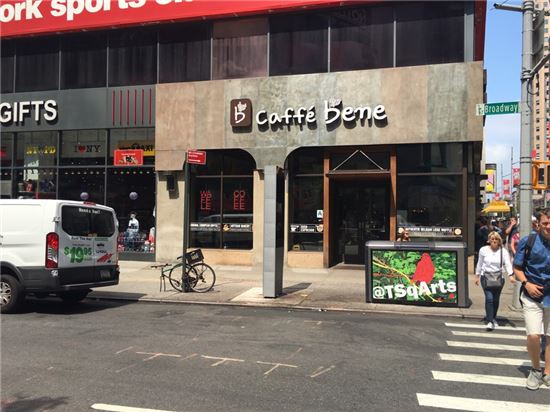 [성공 1세대, 왜 몰락했나②]'한집 건너 한집'이던 토종 커피의 눈물…주인 다 바뀌었다