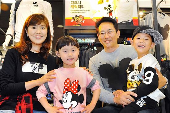 홈플러스, 캐릭터 담은 가을 신상의류 출시