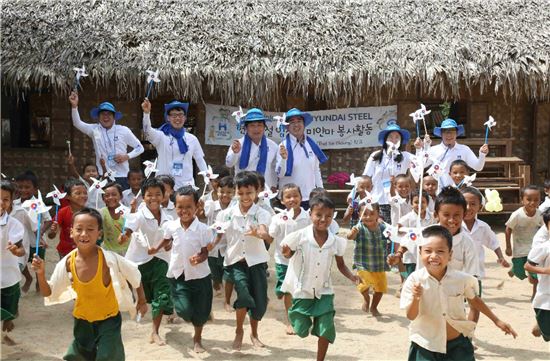 [진화하는 사회공헌]'소통·교육' 미얀마에 한류 전파  