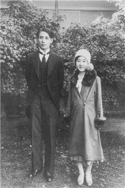 덕혜옹주(오른쪽)와 종무지.