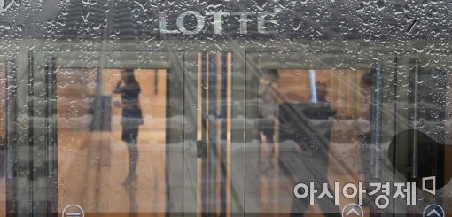 [포토]긴장감 도는 롯데그룹 
