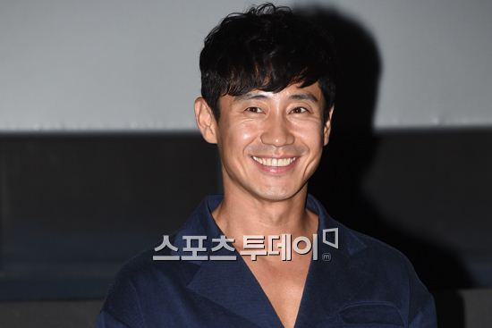  '신하균' 촬영중 부상, 전치 4주 발목 골절…안정 취하는 중