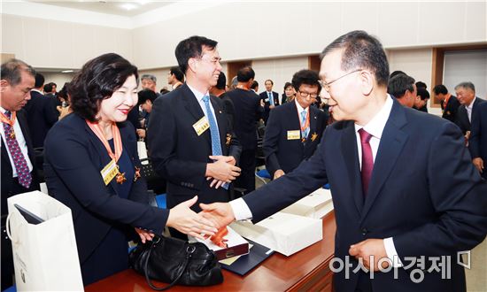 전남도교육청, 2016년 8월말 퇴직교원 훈·포장 전수