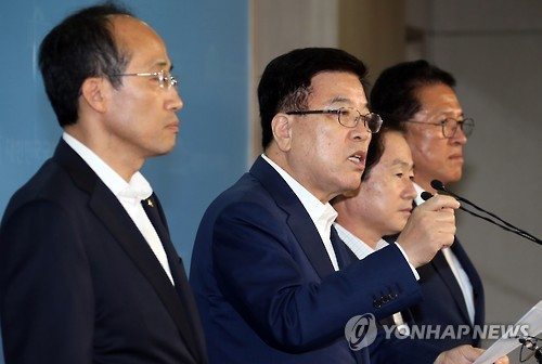 추경안 심사 중단과 관련 야당을 비판하는 김광림 새누리당 정책위의장. 연합뉴스