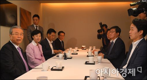 [포토]더민주 신임 지도부 만나는 김종인