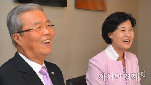 김종인 더민주 전 비대위원장(왼쪽)과 추미애 더민주 대표