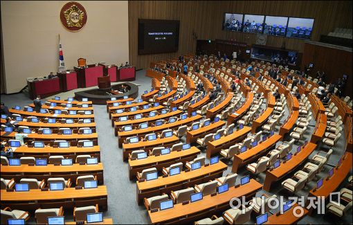 朴대통령 탄핵소추안 국회 본회의 보고…내일 표결