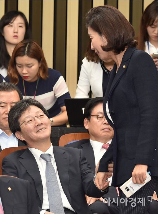 [포토]인사하는 유승민·나경원